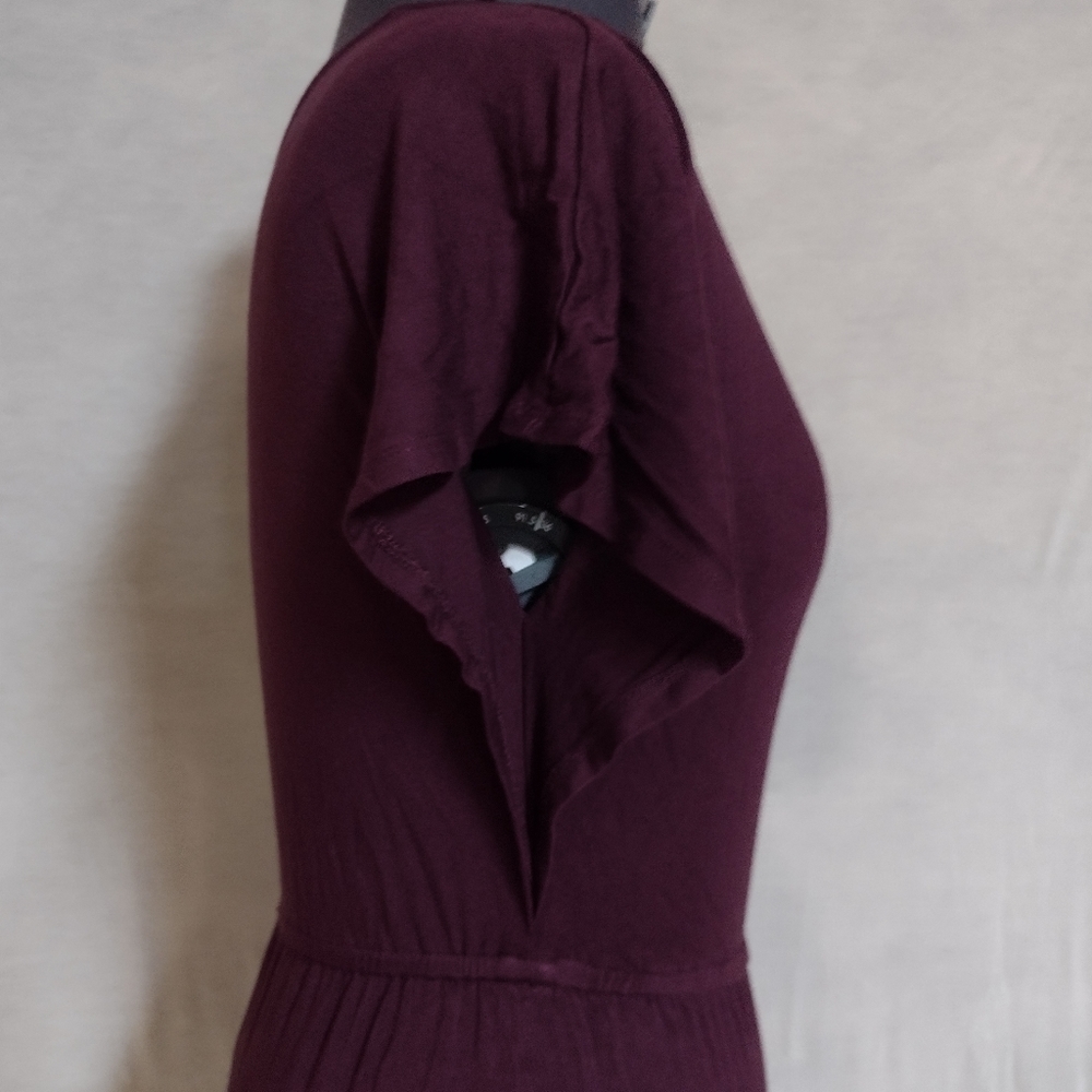 art class Burgundy Short Sleeve V-Neck Romper - Picture 12 of 14
